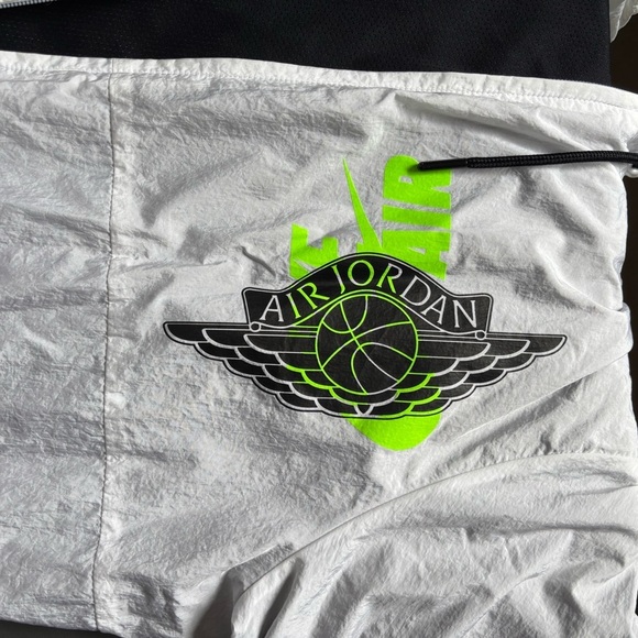 Air Jordan windbreaker - Picture 9 of 10